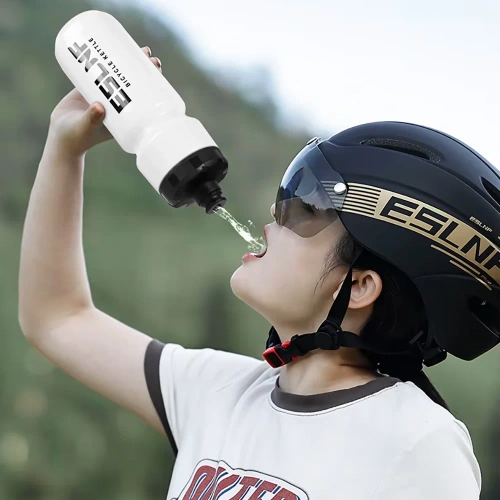 Fahrradflasche 720 ml | Leichte Sportflasche mit Ausgießer | YLB-720ML