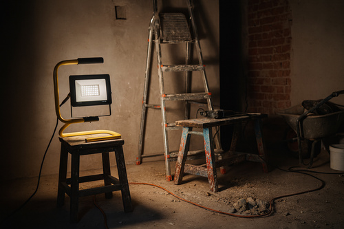 Mobiler LED-Strahler mit Tragegriff | 30 W | 2.850 lm | IP66 | Arbeitsleuchte für Werkstatt, Baustelle