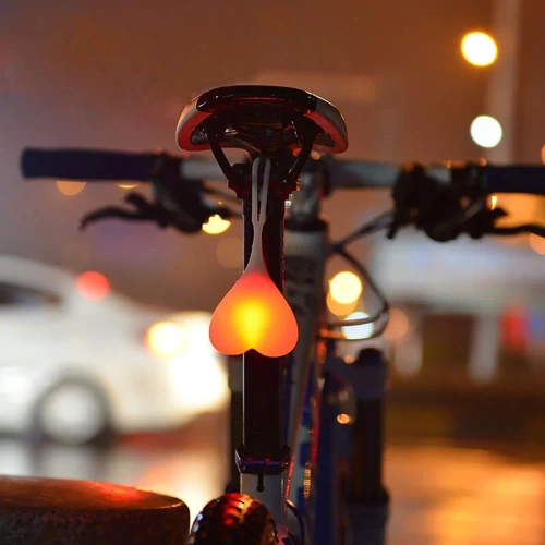 Herzförmiges LED-Fahrradrücklicht | Wasserdichtes Silikonlicht mit drei Betriebsmodi | DKD-032