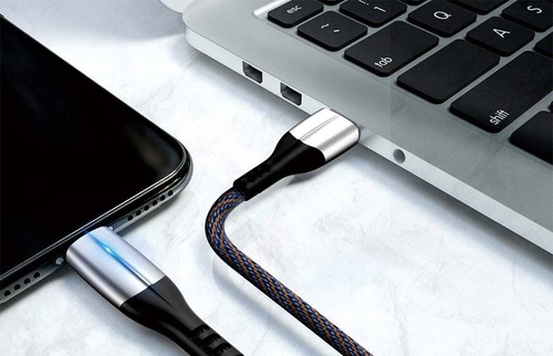 Lightning (iPhone) 1M | Verstärktes USB-Kabel mit LED-Licht und Aluminiumanschlüssen für das Telefon | UC-010