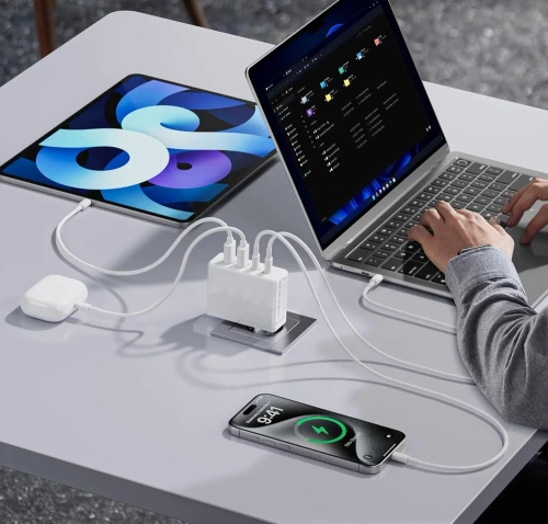 GAN | 100-W-Wandladegerät mit USB 3.0- und USB-C-Anschlüssen