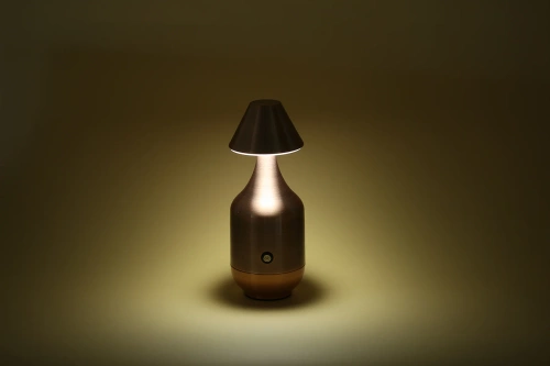 Kupferfarbene LED-Tischleuchte mit eingebautem Akku | Berührungsempfindliche Nachtlampe mit einstellbarer Leistung und Farbe | Moderne Lampe für Restaurants, Hotels und Wohnzimmer | YG-D030-KUPFER