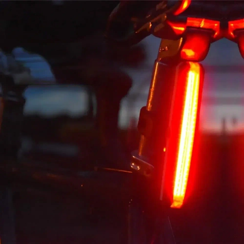 Leistungsstarkes COB 100lm Fahrradrücklicht | Fahrradlicht mit eingebautem Akku - USB wiederaufladbar | Leichtes Fahrradlicht 40g | BK-L2266