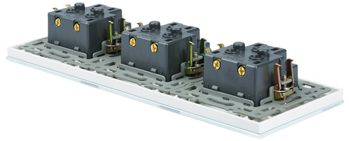 Dreifach-Steckdose mit Schutzkontakt und Rahmen | gehärtetes Glas | 230 V | F60-SC80-3 | weiß