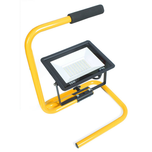 LED Baustrahler mit Halter / Ständer , 50W Arbeitsleuchte Fluter mit IP66 Wasserdicht | 4750 Lumen