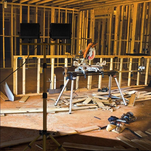 Arbeitsstativ 1,6M für Scheinwerfer | Beleuchtungsset mit 2 Halogenlampen 100W mit Stativ und Schalter | FLT-1.6M