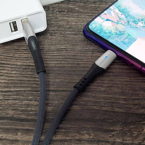 Lightning (iPhone) 1M | Verstärktes USB-Kabel mit LED-Licht und Aluminiumanschlüssen für das Telefon | UC-010