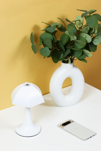 Moderne LED-Tischlampe | Berührungslose Lampe mit integriertem Akku | YG-D005-W