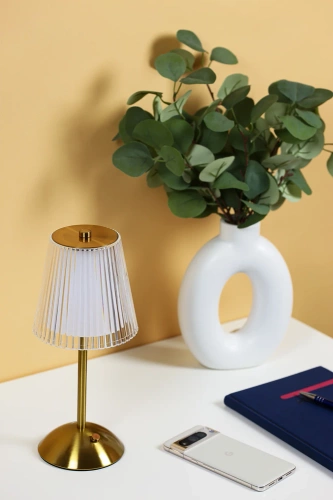 Tischlampe mit eingebautem Akku | Nachtlicht mit drei Leuchtmodi | Stimmungsvolle Lampe für Hotel, Restaurant | DTL-C130