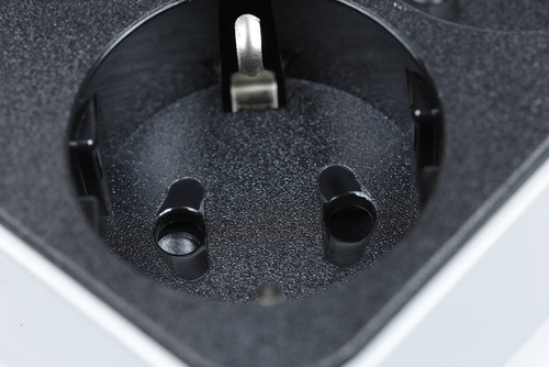 Überspannungsschutz-Steckdosenleiste | 2 m | 3 x 230 V Steckdosen und 6 x USB 5 V Anschlüsse | Verlängerungskabel 2 m | CX-U613