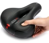 Belüfteter Fahrradsattel | Anti-Schock-Konstruktion | Reflektoren | JC-011-SCHWARZ